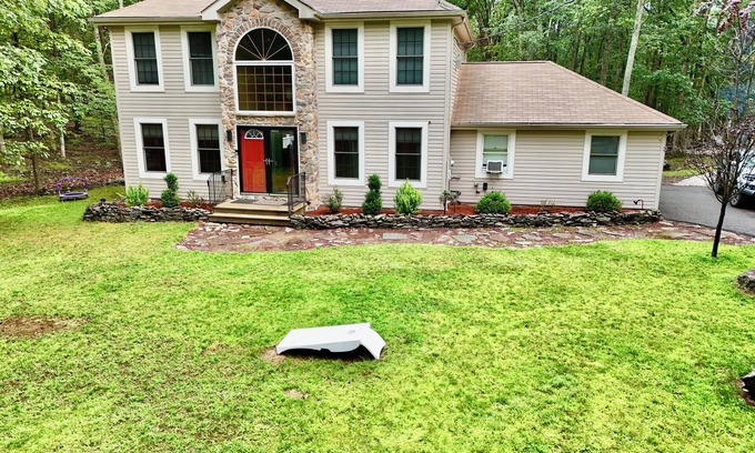 East Stroudsburg House | Poconos, Hot Tub, Sauna, Game Room, Pool Table.