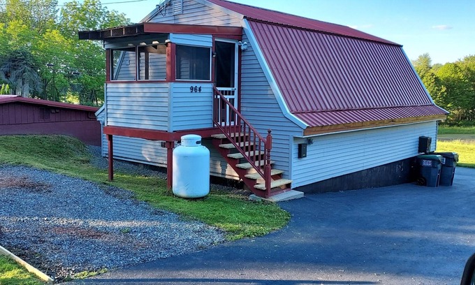 Hamlin House | Poconos private studio for 2 Located in Lake Ariel, PA