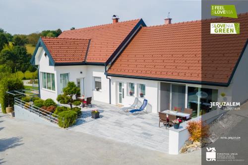 Ormoz House | POD OREHI - Hiša na podeželju - RAZPRŠENI HOTEL Jeruzalem Slovenija