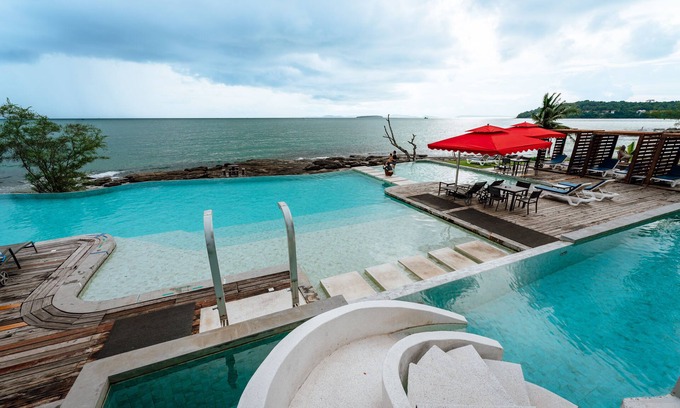 Sihanoukville City Centre Hotel | Pod Village by Independence Hotels
