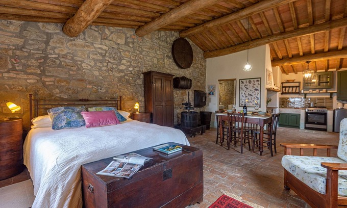 Il Poggio Ski Chalet | Podere Colombaio - Bucaneve chalet in historical Podere in Val d'Orcia