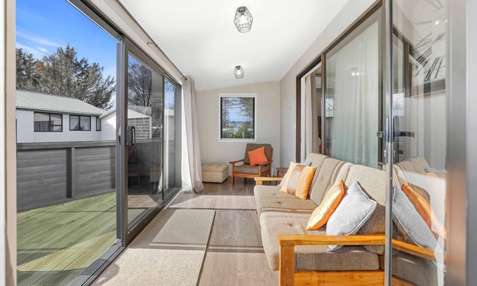 Owhata House | Poet's Corner - 3 Bedrooms | 1 Bathroom in Poet's Corner