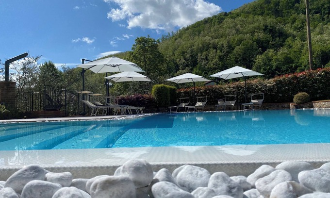 Gallicano Cottage | POETRY - cottage with garden, shared pool, private patio
