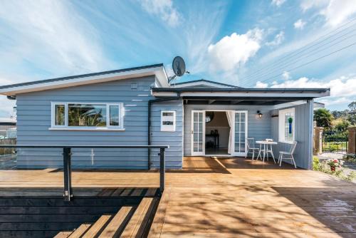 Surfdale House | Pohutukawa Cottage, Waiheke Island
