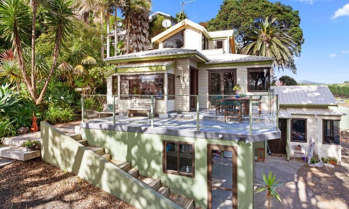 Waiotahi House | Pohutukawa Sea Views