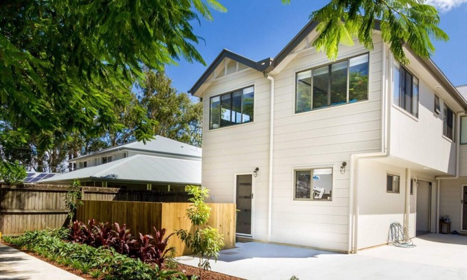 Beerwah Apartment | 'Poinciana' @ Sunlight Swan - Beerwah - sleeps 6