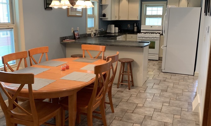 Two Rivers House | Point Beach Guest House - Large, comfortable & quiet. Large yard. Near beach!