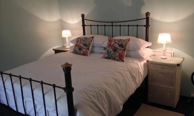 Ticehurst Cottage | Point Cottage, Ticehurst, East Sussex 2 Double Bedrooms