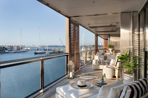 Auckland Central Business District Apartment | Point Residence Waterfront Luxury Auckland NZ