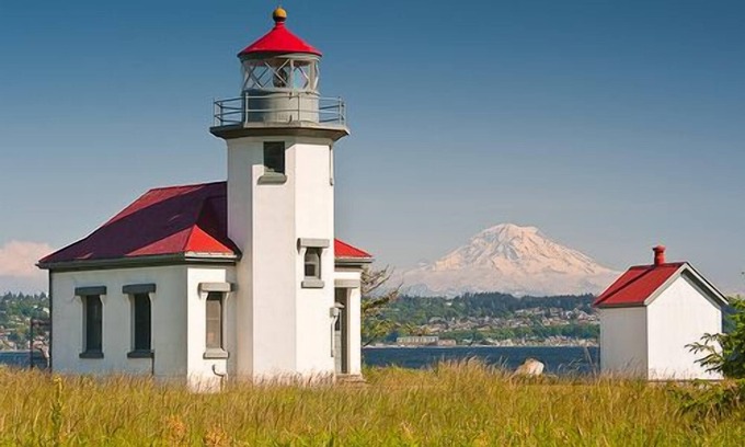 Vashon Island House | Point Robinson Lighthouse - Keeper's Quarters B