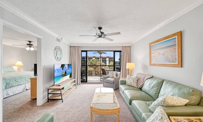 Sanibel Condo | Pointe Santo B25: Tropical Paradise with Gulf Views