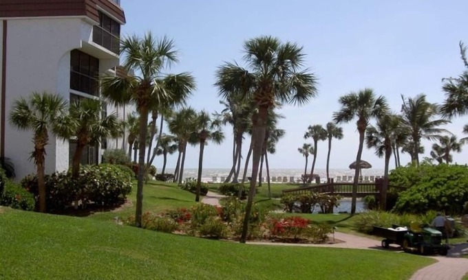 Sanibel Condo | Pointe Santo Ground Floor Walk-Out