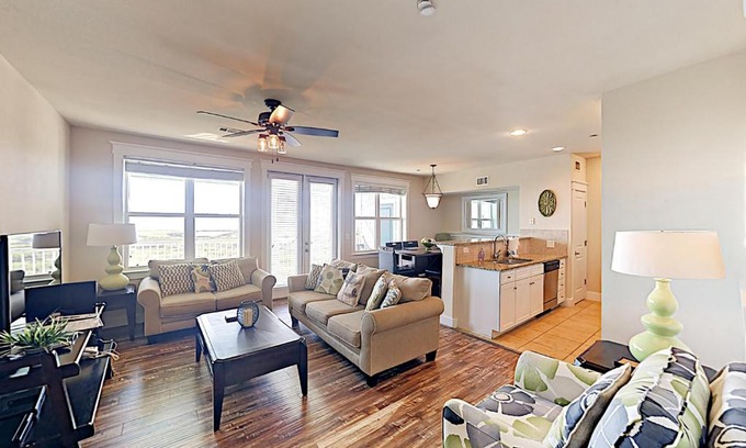 Red Fish Cove Apartment | Pointe West Retreat Unit 302