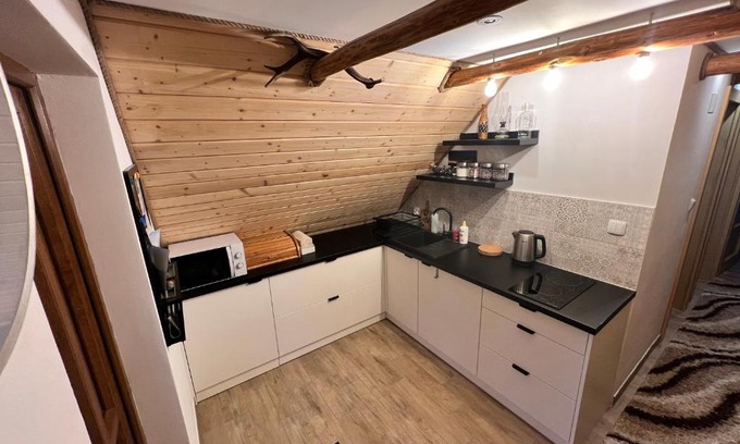 Tokarnia Apartment | Pokoje gościnne 28 w skosie