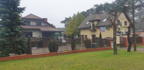 Tuszyn Bed & Breakfast | Pokoje Gościnne u Marka