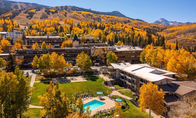 Snowmass Village Hotel | Pokolodi Lodge