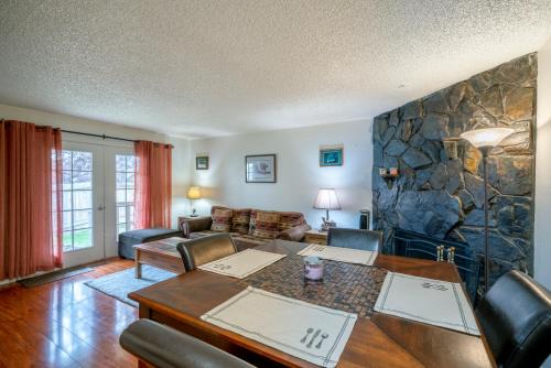 Sand Lake Apartment | Polar Bear Den