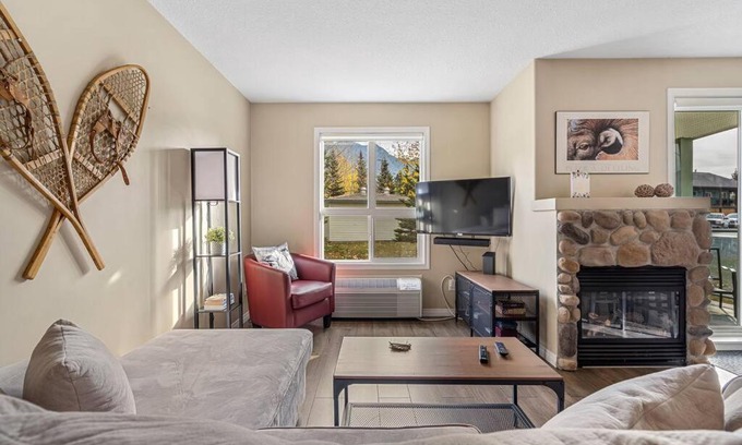 East Kootenay Apartment | Polar Peaks Hot Tub Pool Gas Fireplace