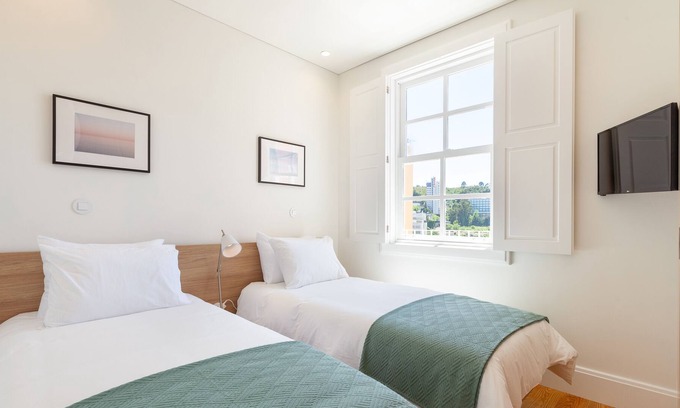 Guimaraes Apartment | Polery Apartmemts Center 1E