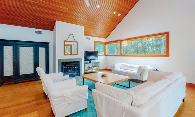 Tisbury House | Polished architectural gem w/ private pool, covered patio & vaulted ceilings
