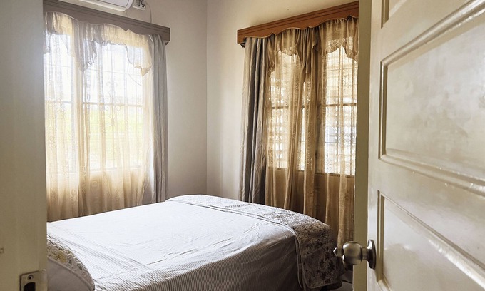 Armenia Apartment | Politico Escape - Room in Bungalow with WiFi & AC