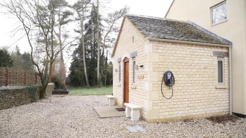 Cirencester House | Polo Lodge - Coates, Cirencester
