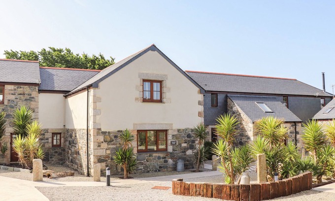 Cury Cottage | POLURRIAN HOUSE, pet friendly, luxury holiday cottage in Mullion