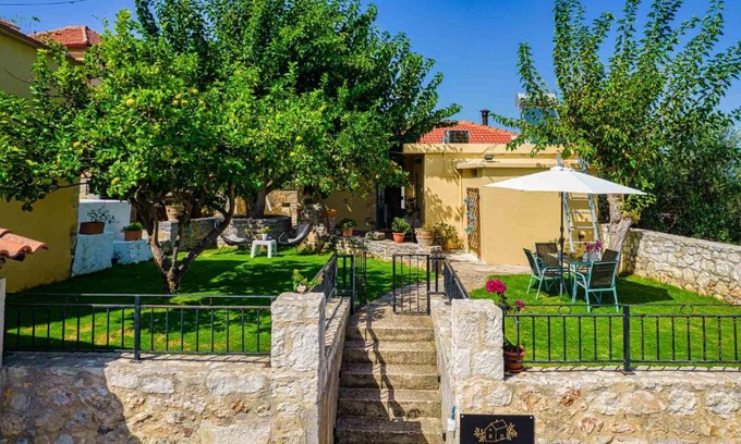 Pemonia House | Pomogna house