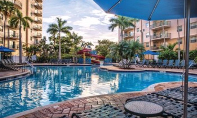 Survey Creek Condo | POMPANO BEACH FL - 2 BR CONDO - 3 POOLS - 2 HOT TUBS - FREE SHUTTLE TO BEACH