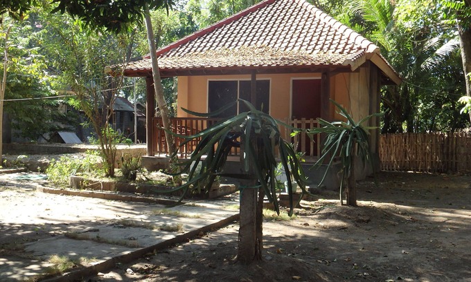 Labuhan Pandan House | Pondok Gili Lampu close to the beach