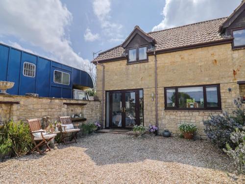 Beaminster Apartment | Pond View at Yeabridge Farm