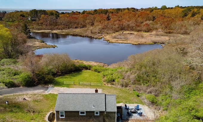 Chatham Cottage | Pond Views, Fire Pit, BBQ & AC