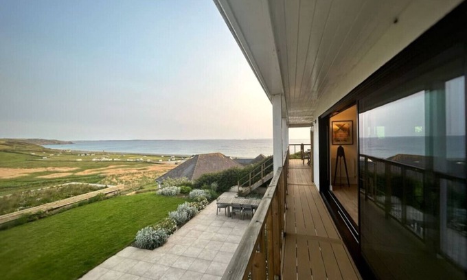 Penycwm House | Ponderosa · Family Beach House - 400m from Newgale Beach.