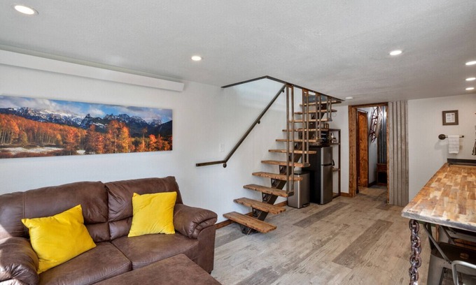 Florissant Apartment | Ponderosa Mtn. Suite - Hiking, Rustic Charm