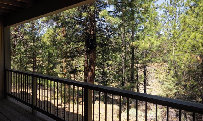 Century West Condo | Ponderosa Vista – Mount Bachelor Resort Condo for 4! Tons of Perks