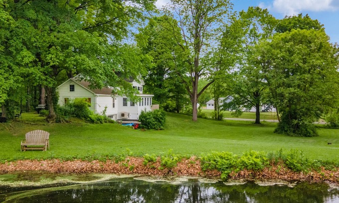 Hollowville House | Pondfront Gem Minutes from Hudson’s Best Shops & Cafes | The Stillwater House