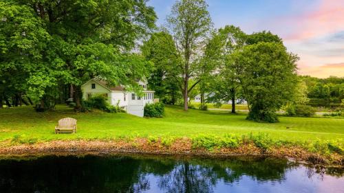 Hollowville House | Pondfront Gem Minutes from Hudson’s Best Shops Cafes The Stillwater House