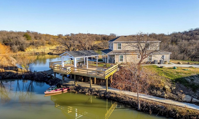 Chico House | Pondside Casts Grill, Kayaks & Trails