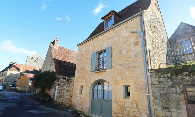Domme House | Pontcarral - beautiful village house recently renovated to high standards