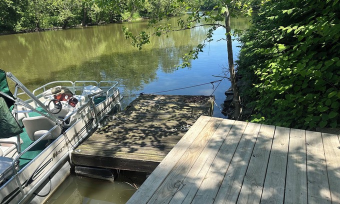 Indianapolis Apartment | Pontoon Rental available/Riverfront Loft, Restaurants, kayaks, Broad Ripple!