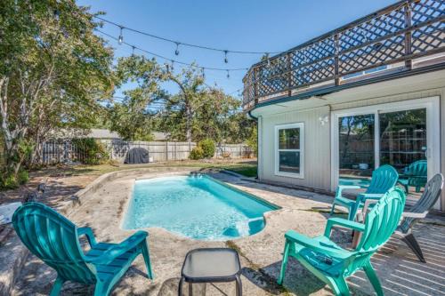 Lewisville Villa | Pool! 2GameRooms! Grill! KingMaster!