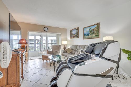 Lauderdale Lakes Apartment | Pool Access, 9 Mi to Pompano Beach Breezy Condo!