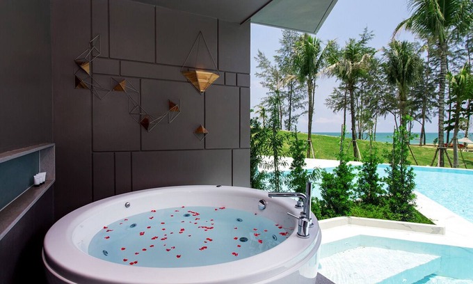 Khuekkhak Resort | Pool Access Grand Seaview with Jacuzzi (PS3)