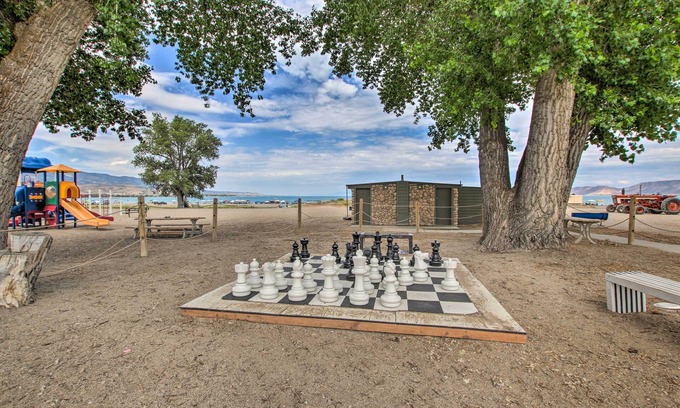 Sweetwater Cottage | Pool Access & Lake Views: Modern Garden City Home