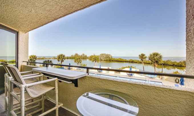 Hudson Condo | Pool Access & Waterfront Balcony: Hudson Condo!