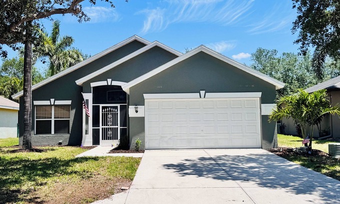 Three Oaks House | Pool, Amenities, Close to Shopping, Entertainment & more at Robs Gulf Retreat!