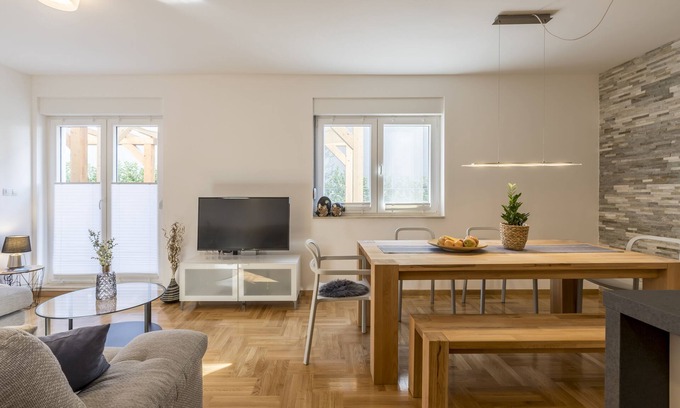 Strozanac Apartment | Pool and Beach Residence Spalatum