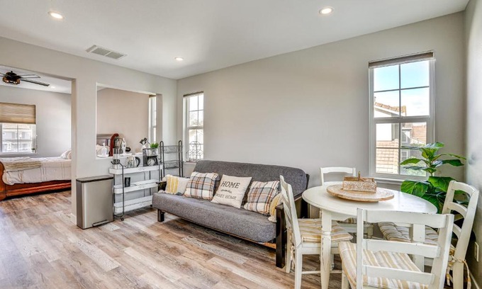 Brentwood Apartment | Pool and Hot Tub Access Brentwood Getaway!