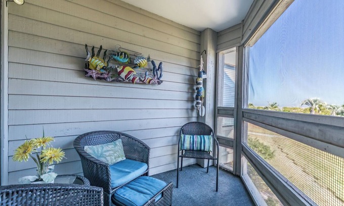 Oceanmarsh Subdivision Condo | Pool and Ocean Views - First Floor Villa on Harbor Island