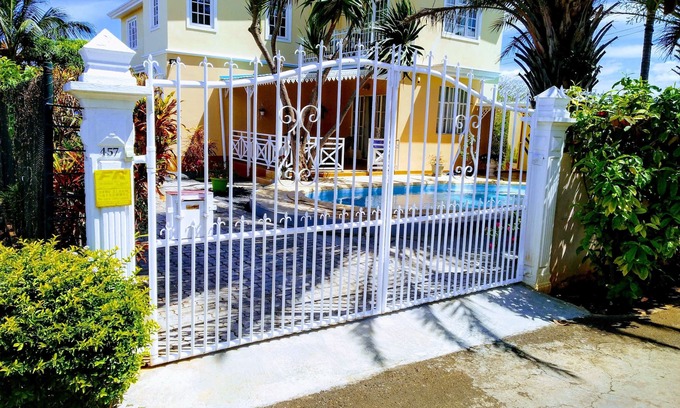 Albion Apartment | Pool Apartment In Villa ALBION West Coast